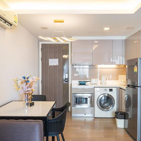 Dazzle Sukhumvit 7 By Lefoyer Apartment Bangkok Exterior photo
