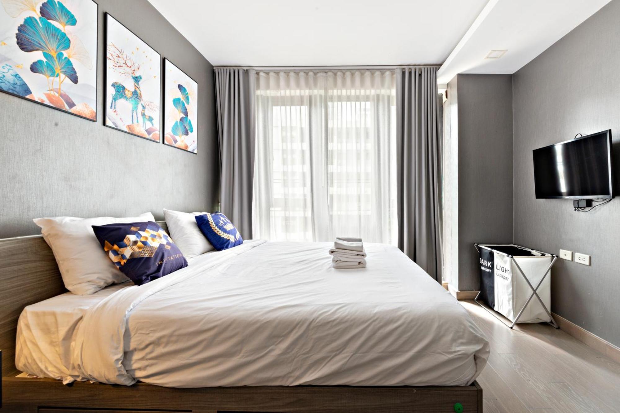 Dazzle Sukhumvit 7 By Lefoyer Apartment Bangkok Exterior photo