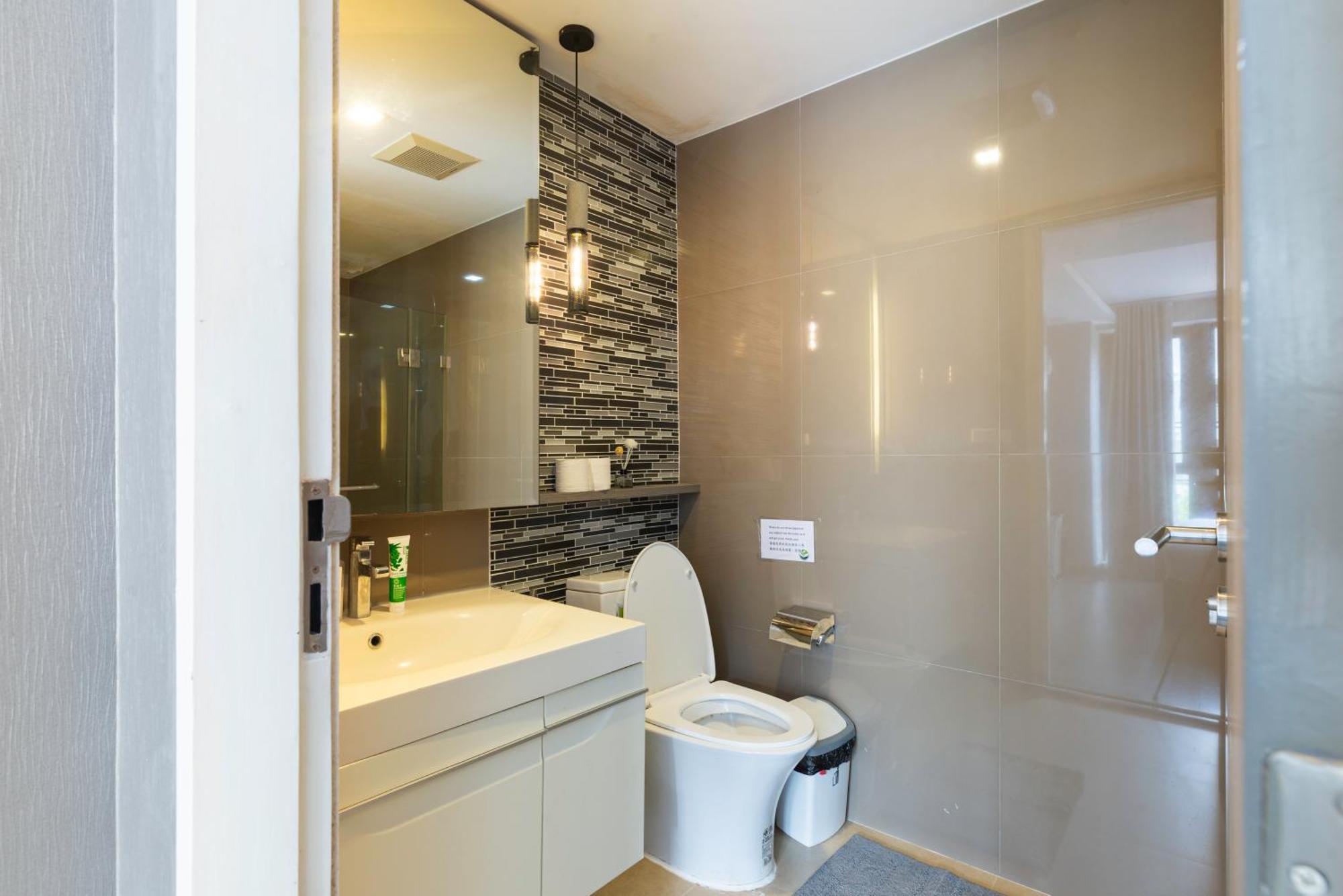 Dazzle Sukhumvit 7 By Lefoyer Apartment Bangkok Exterior photo