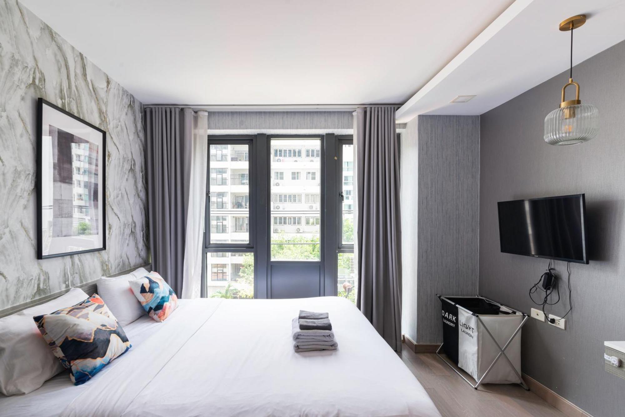 Dazzle Sukhumvit 7 By Lefoyer Apartment Bangkok Exterior photo