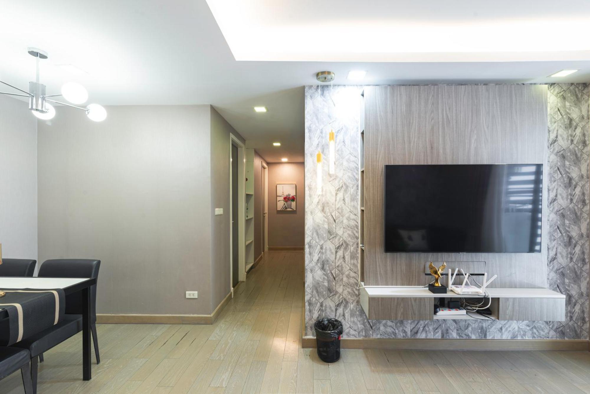 Dazzle Sukhumvit 7 By Lefoyer Apartment Bangkok Exterior photo