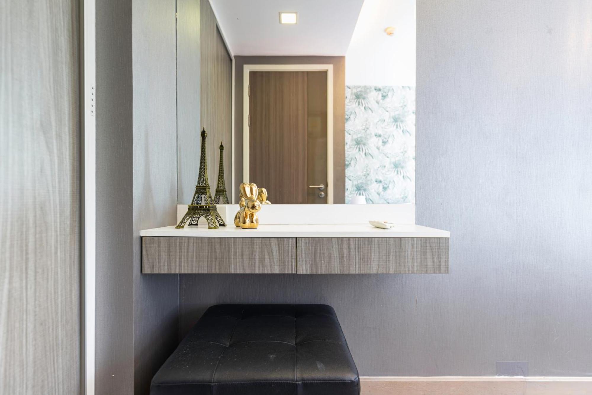 Dazzle Sukhumvit 7 By Lefoyer Apartment Bangkok Exterior photo