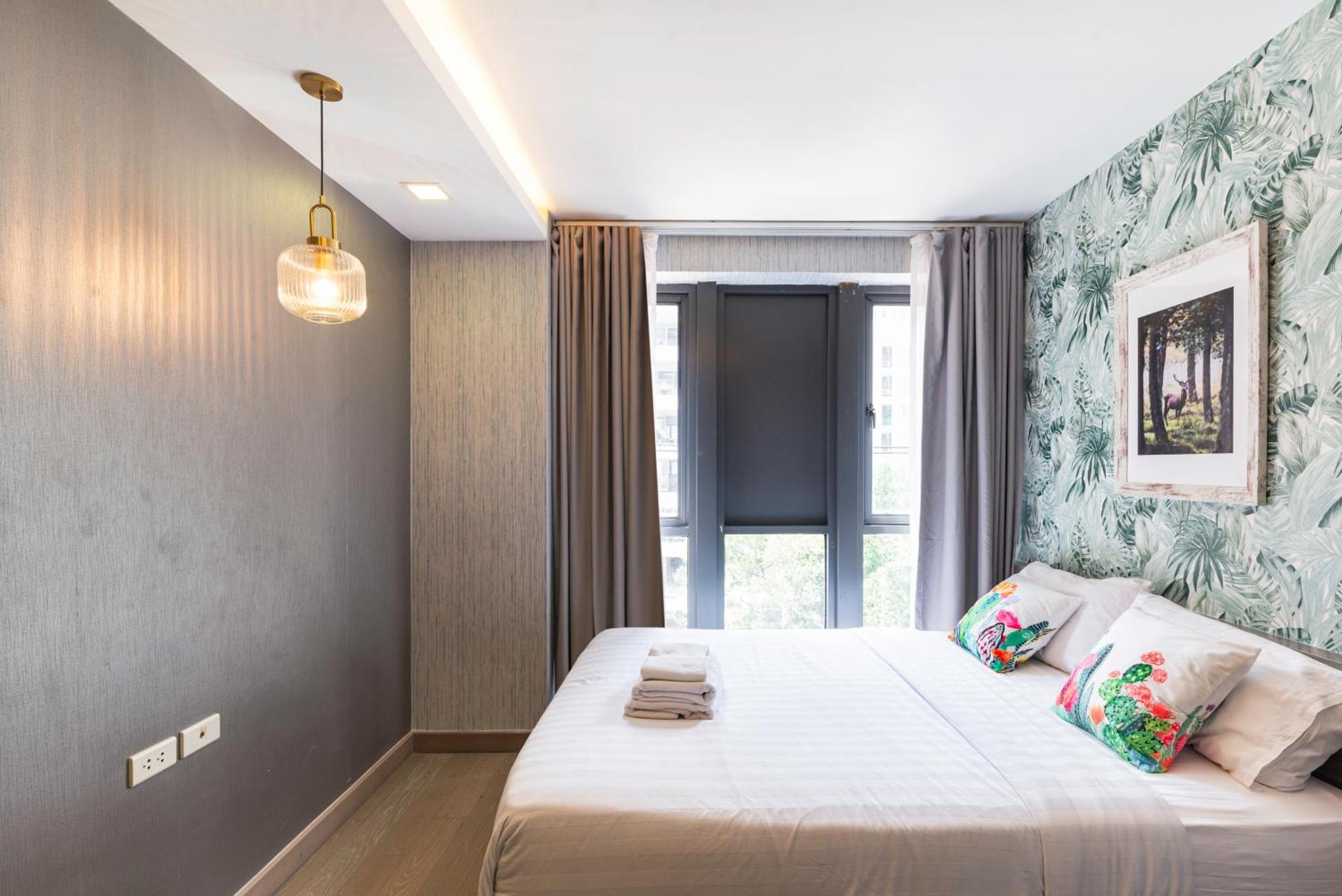 Dazzle Sukhumvit 7 By Lefoyer Apartment Bangkok Exterior photo