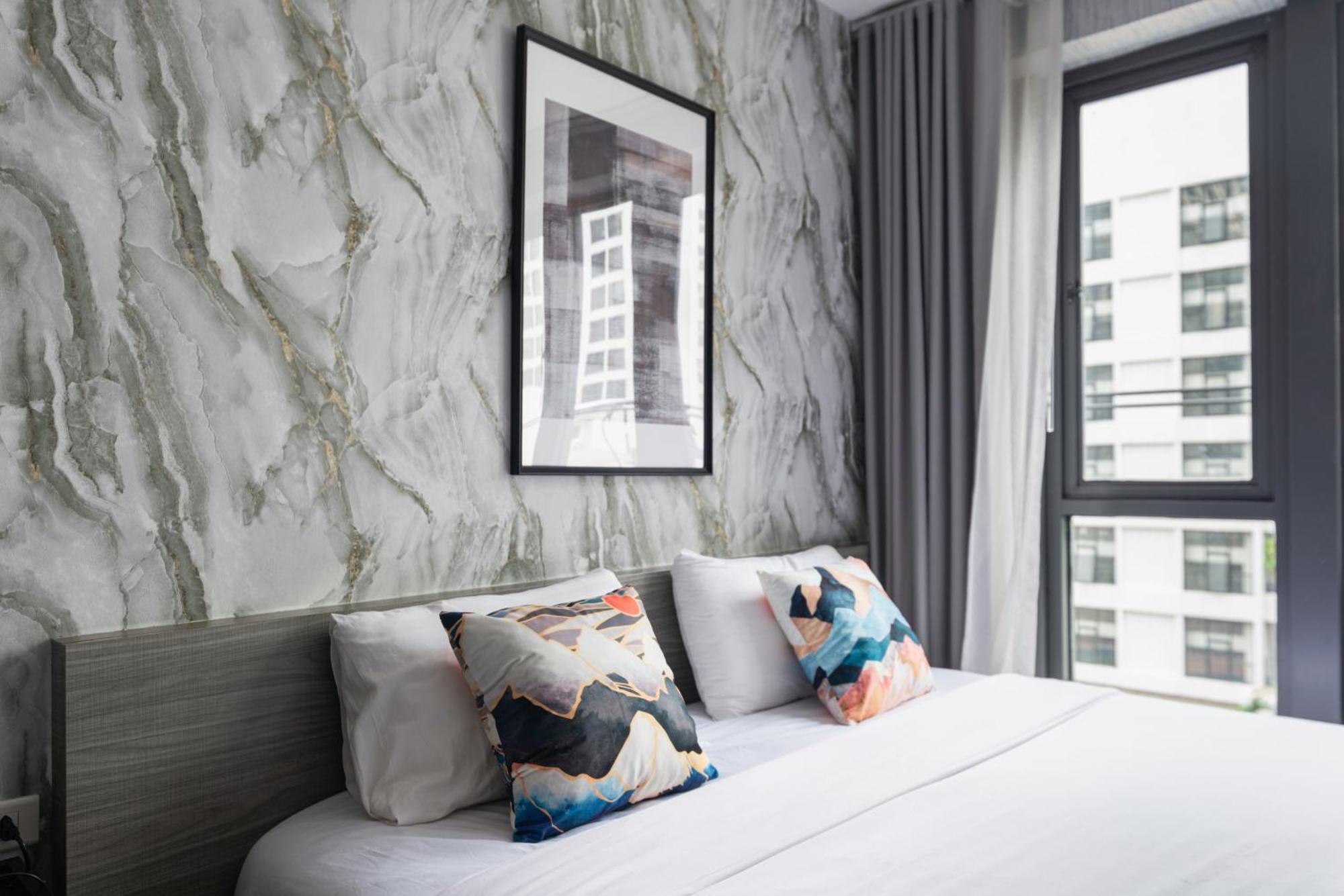 Dazzle Sukhumvit 7 By Lefoyer Apartment Bangkok Exterior photo