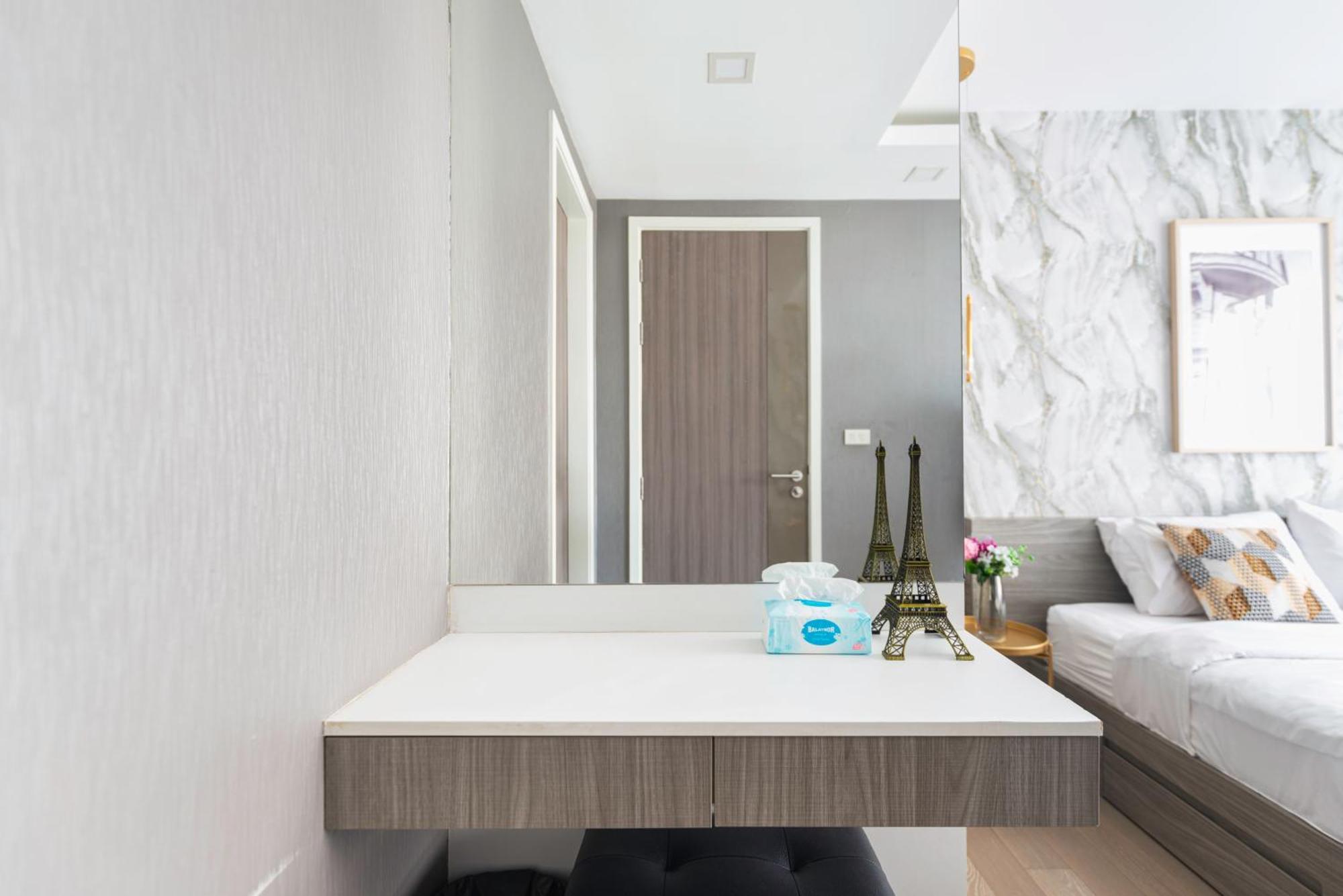 Dazzle Sukhumvit 7 By Lefoyer Apartment Bangkok Exterior photo