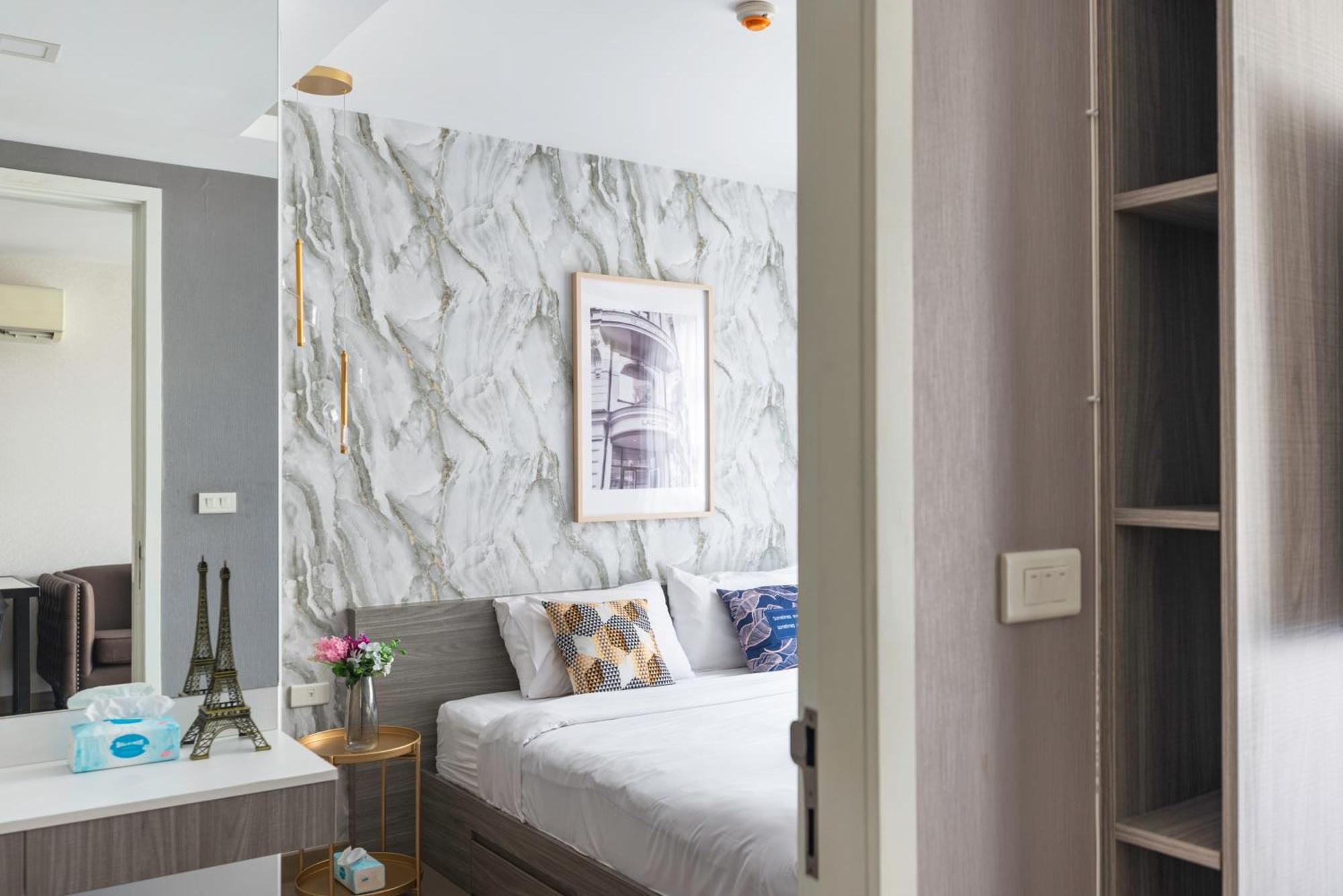 Dazzle Sukhumvit 7 By Lefoyer Apartment Bangkok Exterior photo